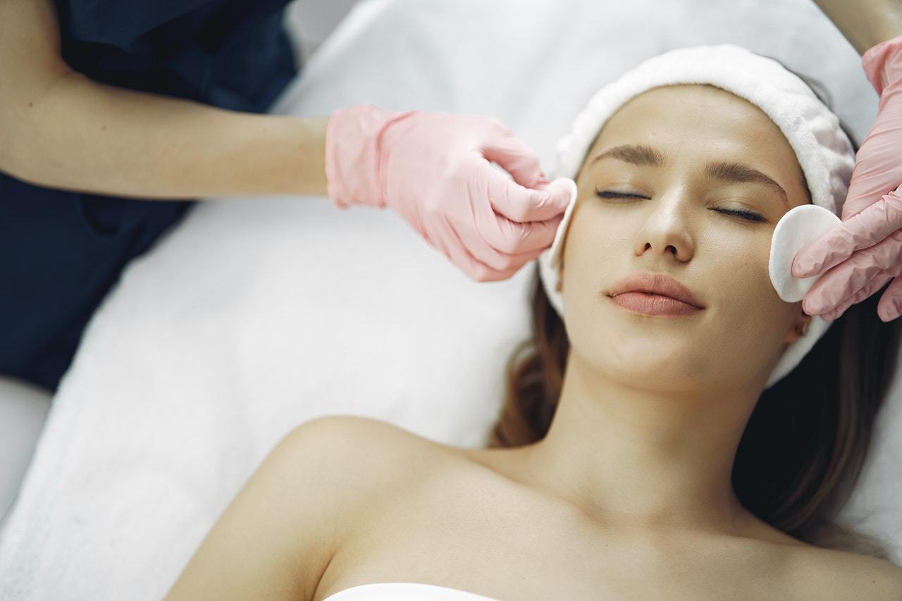Holistic Head Massage & Facial Package - 75 Mins Treatments & Facials The White Room